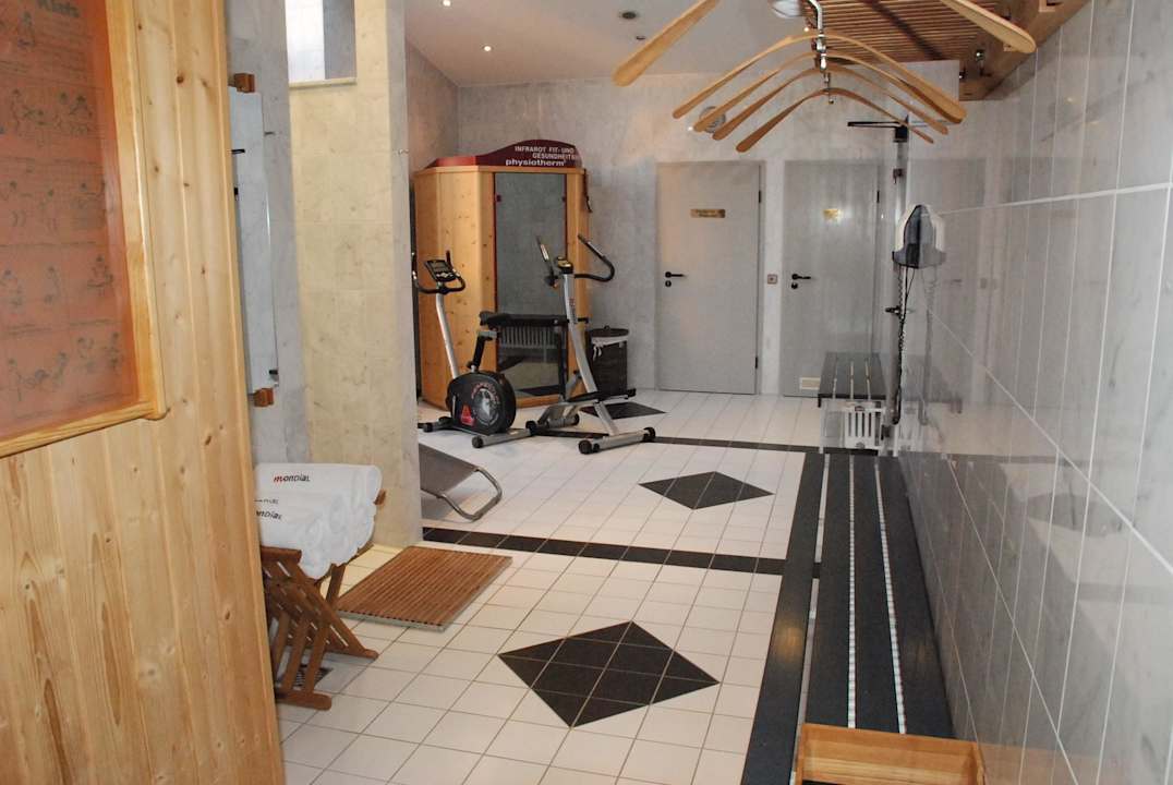Sauna und Fitnessbereich 4.Stock Hotel Mondial