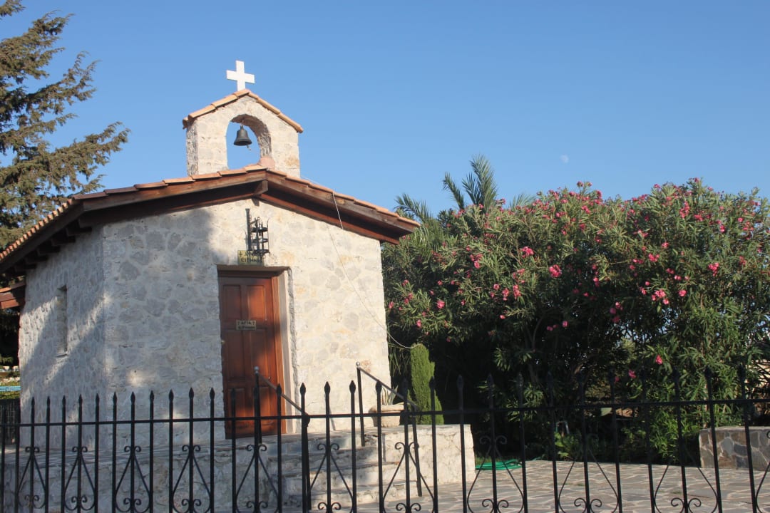 Kapliczka przy hotelu Hotel Golden Odyssey