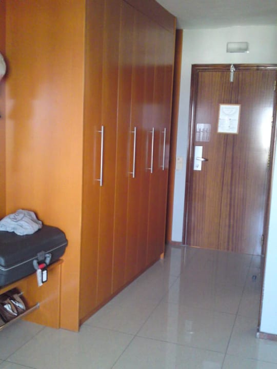 Schrank im Zimmer Bull Escorial & Spa