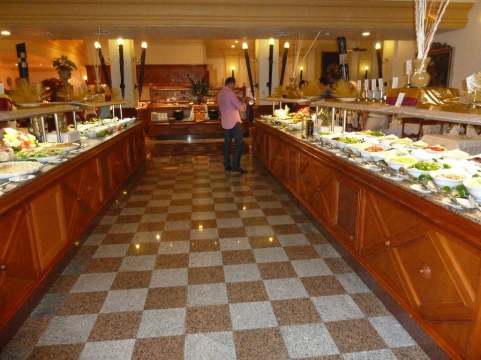 Buffet im Hauptrestaurant am Abend Hotel Riu Palace Mexico