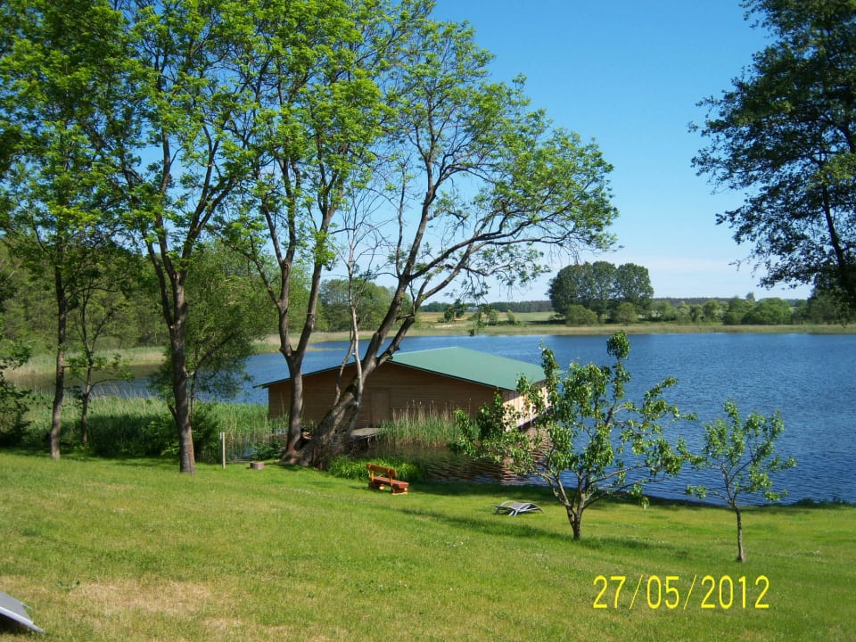 Gleicher Blick, etwas links Apartments Scheune am Loppiner See