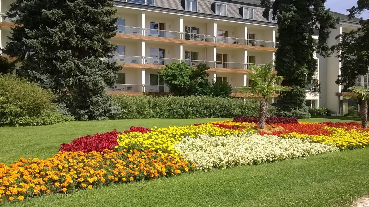 Vom Kurpark aus At the Park Hotel