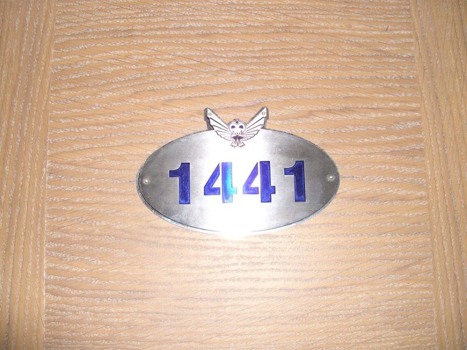 Türschild Royal Wings Hotel