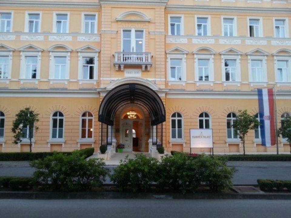 Eigene Zufahrt Hotel Kvarner Palace