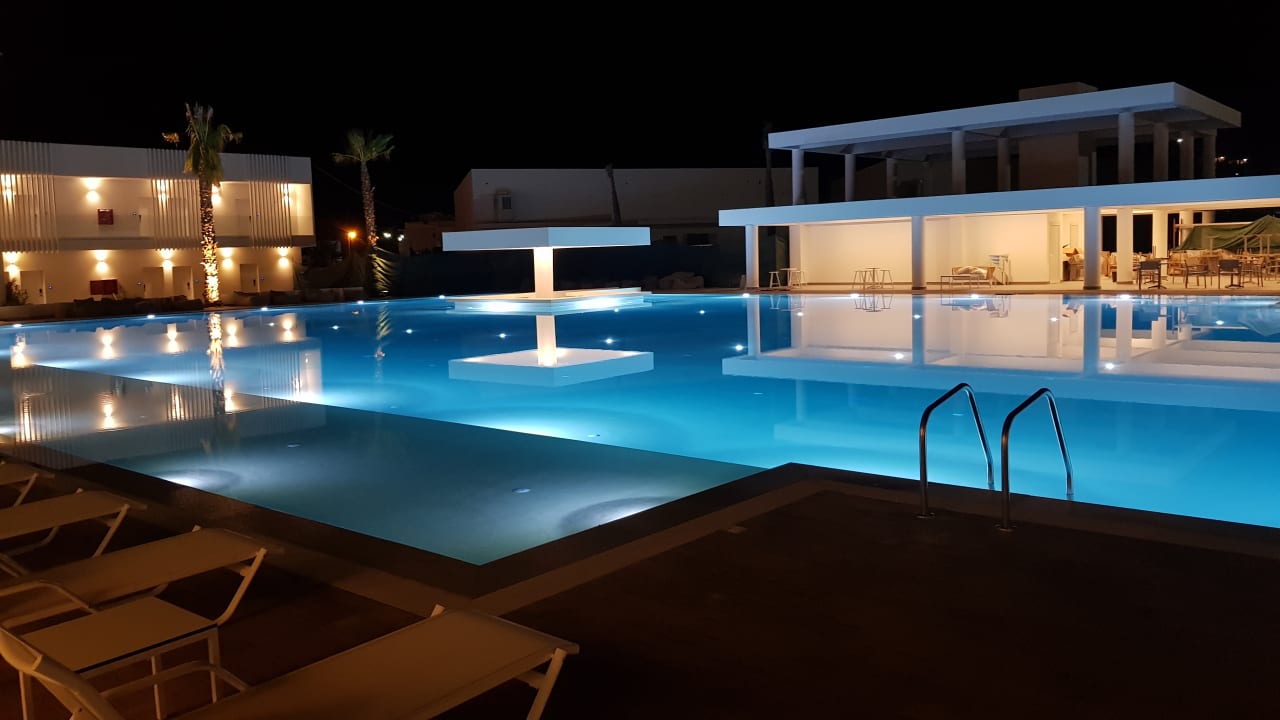 Pool White Dreams Resort & Anex