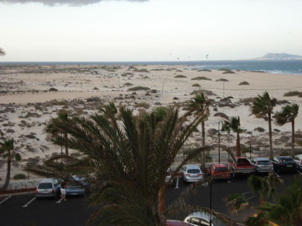 Ausblick vom Balkon zur Straßenseite Hotel Riu Palace Tres Islas