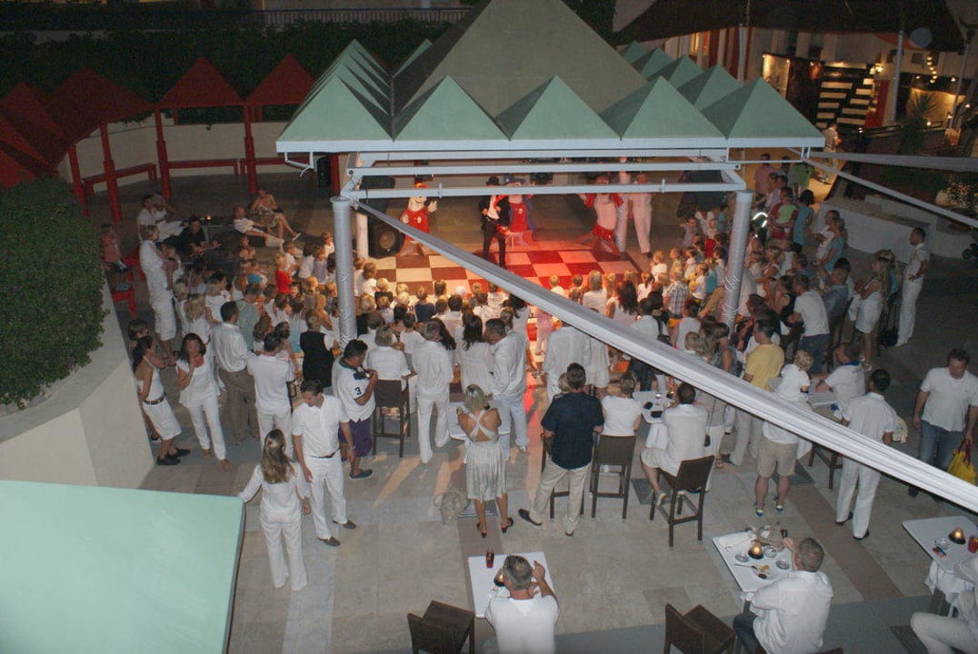 White-Abend ROBINSON PAMFILYA