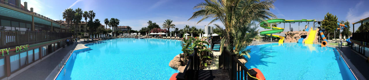 Großer Pool Alba Resort Hotel