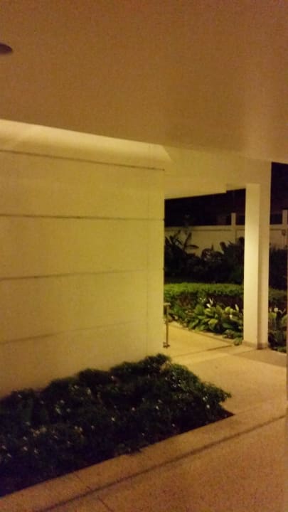 Eingang zum Delux Zimmer mit Direktem Meerblick The Briza Beach Resort Khaolak