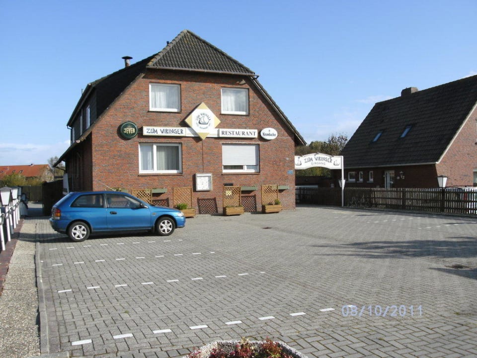 Frontansicht Haupthaus Hotel Zum Wikinger