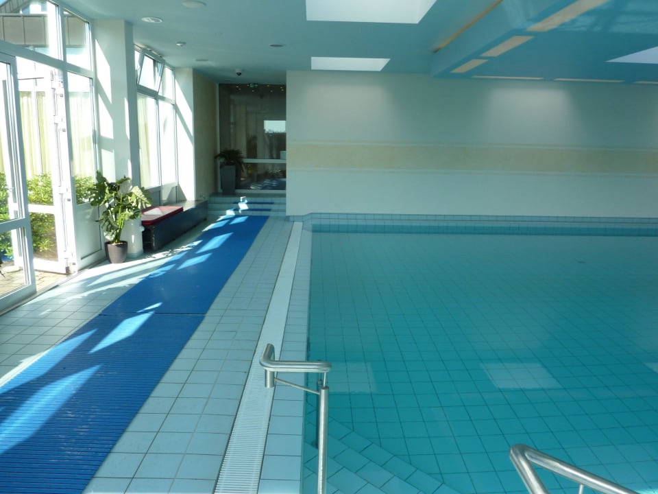 Indoorpool (existiert nicht mehr - Anmerkung HolidayCheck) DEKRA Congresshotel Wart