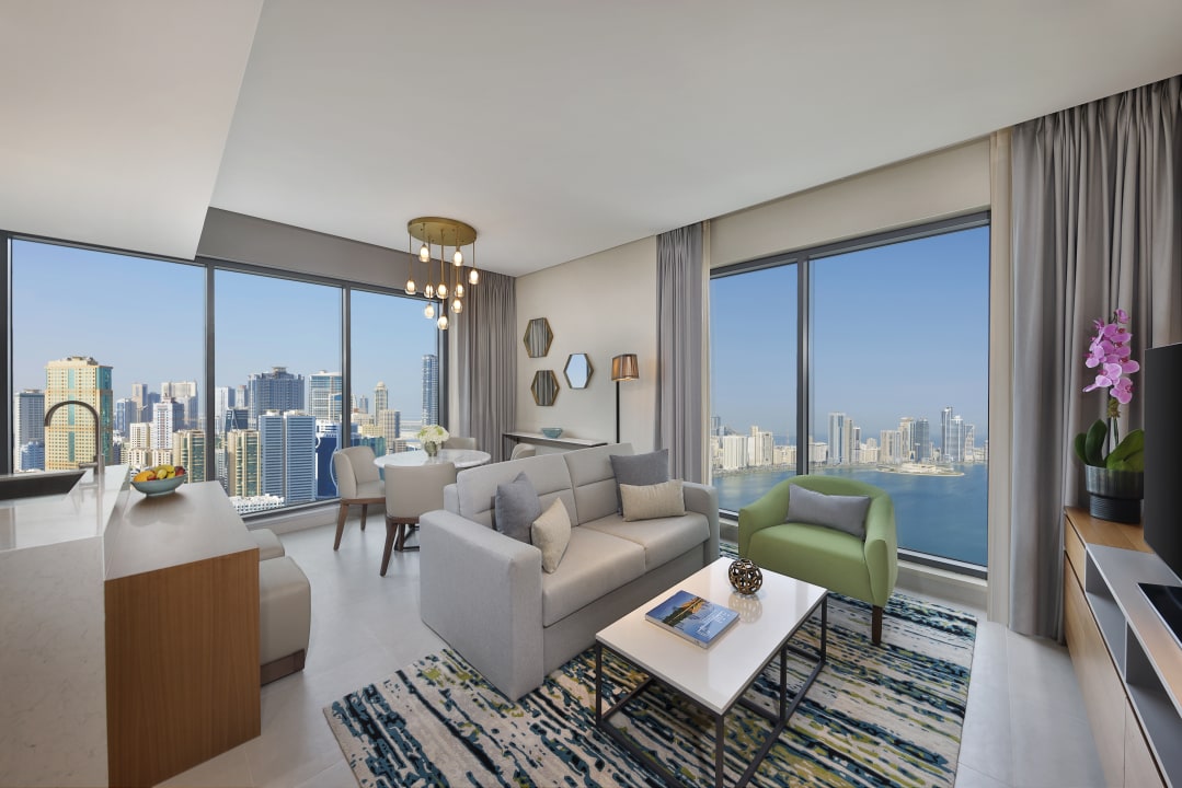 Zimmer DoubleTree by Hilton Sharjah Waterfront Hotel & Residences