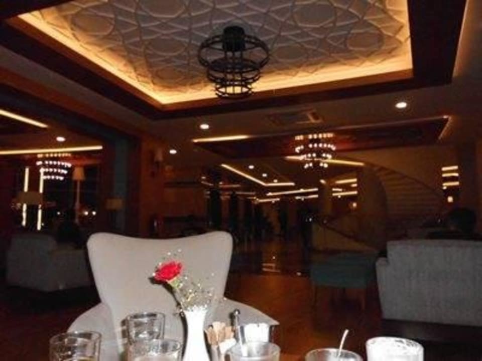 Bar im unteren Bereich mit Live Musik Sherwood Exclusive Lara
