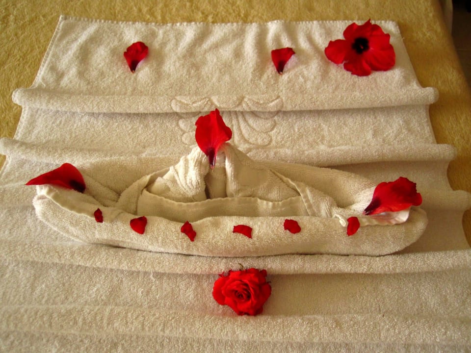 Nette Dekoration des Roomboys Brayka Bay Resort