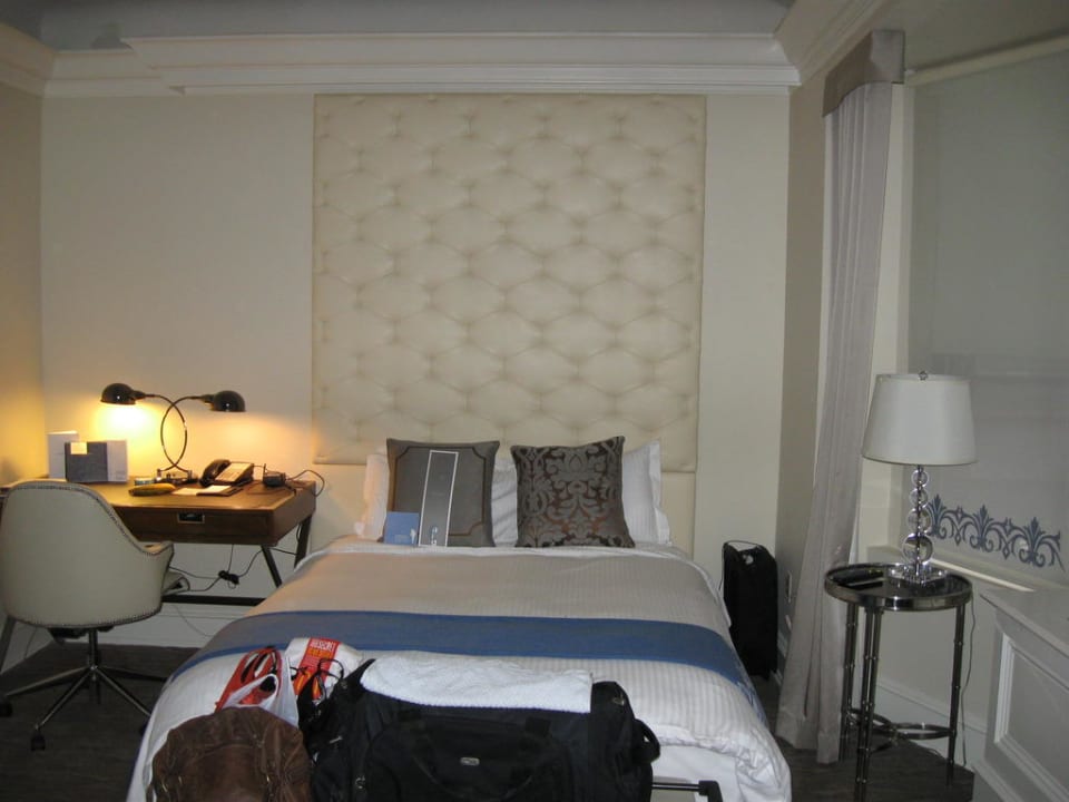 Das Bett ist recht schmal für 2 Personen  The James Hotel New York NoMad