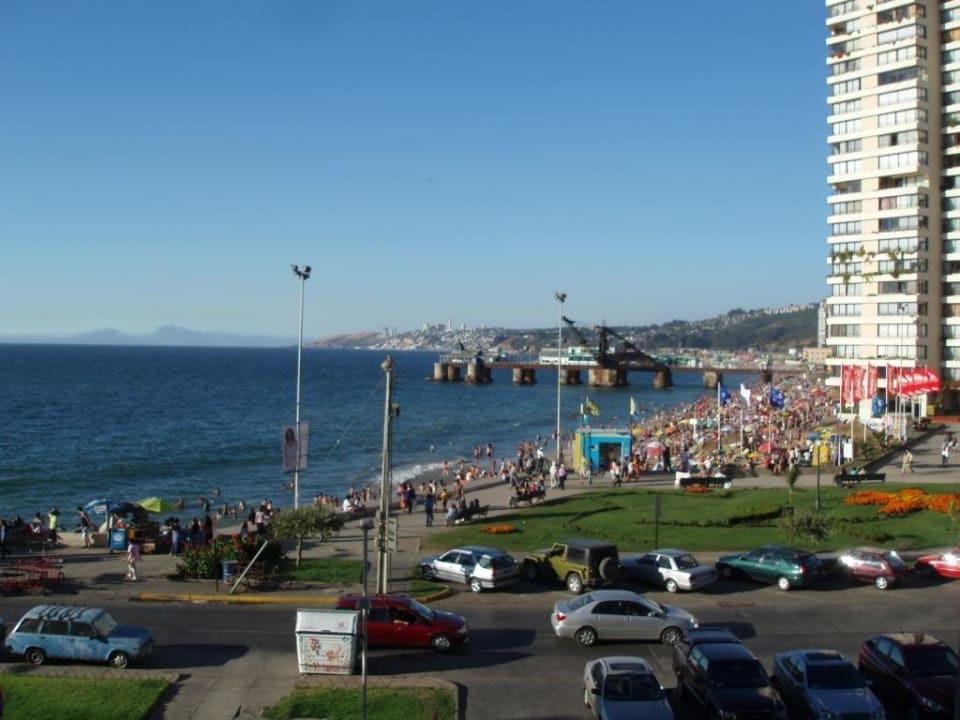 Blick auf den Strand vom Balkon Pullman Vina del Mar San Martín
