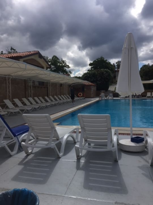 Swimming Pool am Hauptgebäude. Club Resort Atlantis