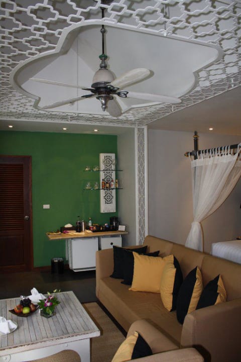 Sitzgruppe mit Minibar Dewa Phuket Resort and Villas