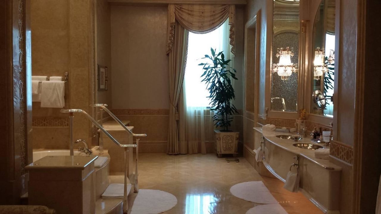 Badezimmer einer Suite  Emirates Palace Mandarin Oriental