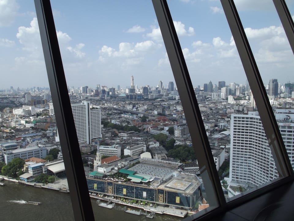 Die Bar ThreeSixty im 31. Stock Millennium Hilton Bangkok