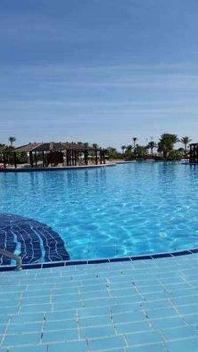 Teil des Pools Steigenberger ALDAU Beach Hotel
