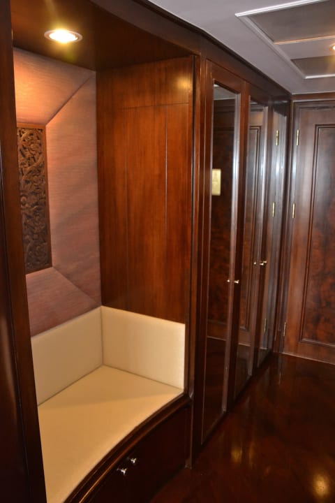 Schrank Shangri-La Hotel, Bangkok