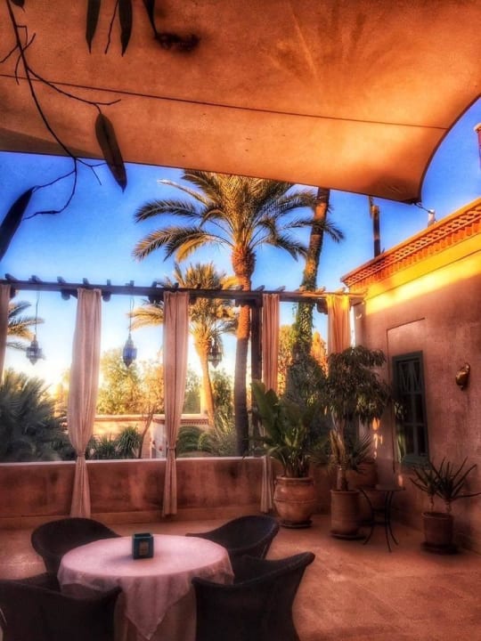 Blick vom Hauptgebäude Hotel Les Deux Tours