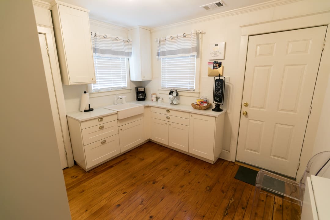 Zimmer Private 1/2 Of Duplex In Cooper Young!
