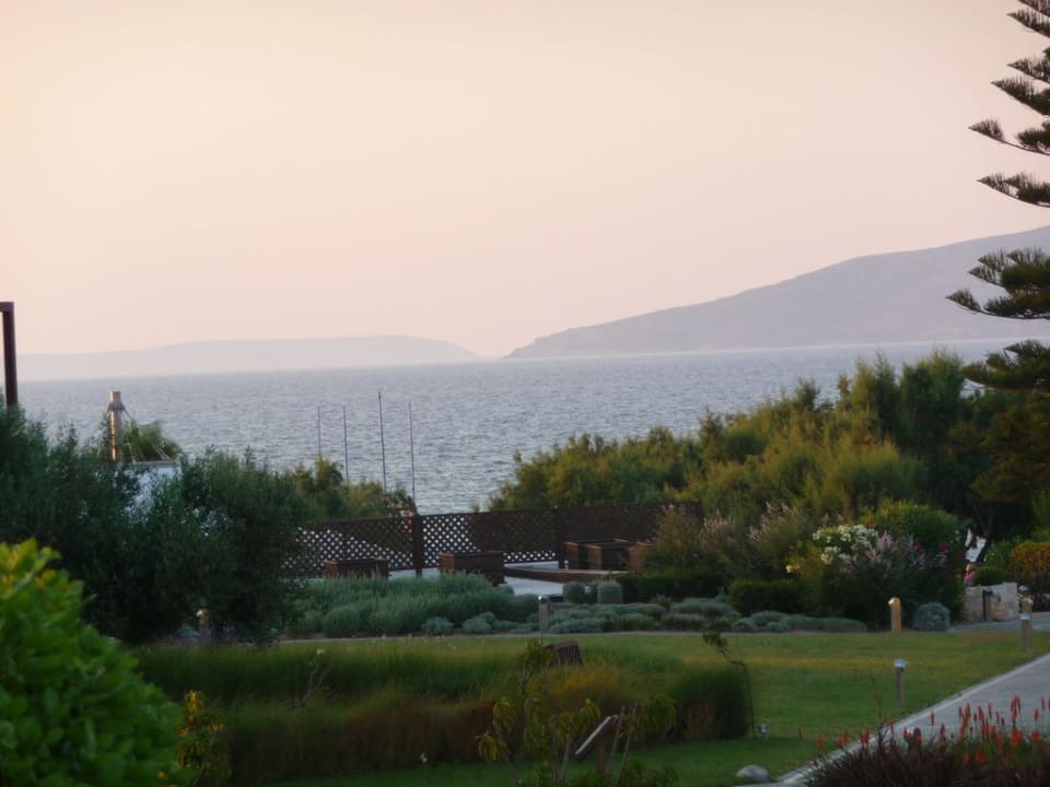 Gartenanlage - Blick zum Strand Neptune Luxury Resort