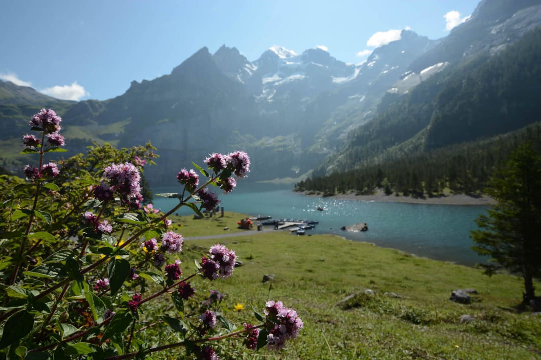 Blick ins Unesco Welterbe Berghotel Oeschinensee