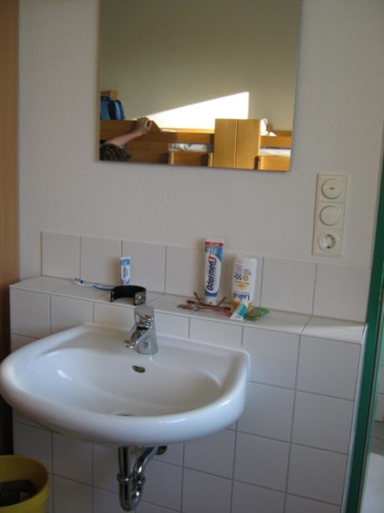 Waschbecken im Wohnraum Jugendherberge Büsum