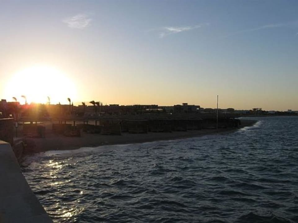 Sonnenuntergang am Strand Titanic Beach Spa & Aqua Park