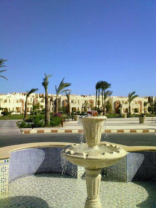 Brunnen vor dem Eingang SUNRISE Royal Makadi Resort