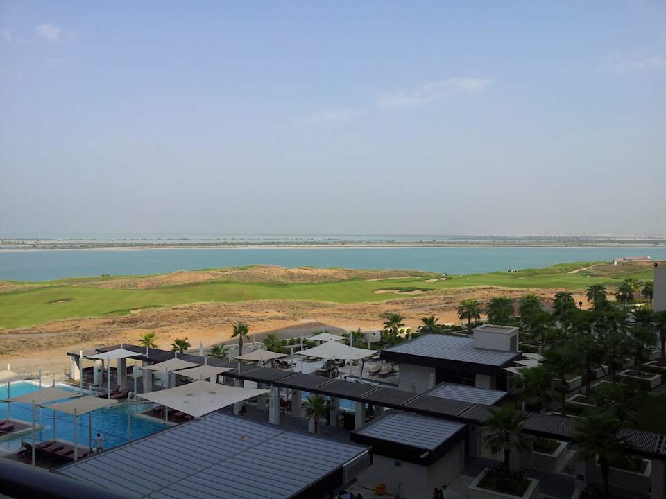 Ausblick aus dem 2. Stock Crowne Plaza Hotel Yas Island