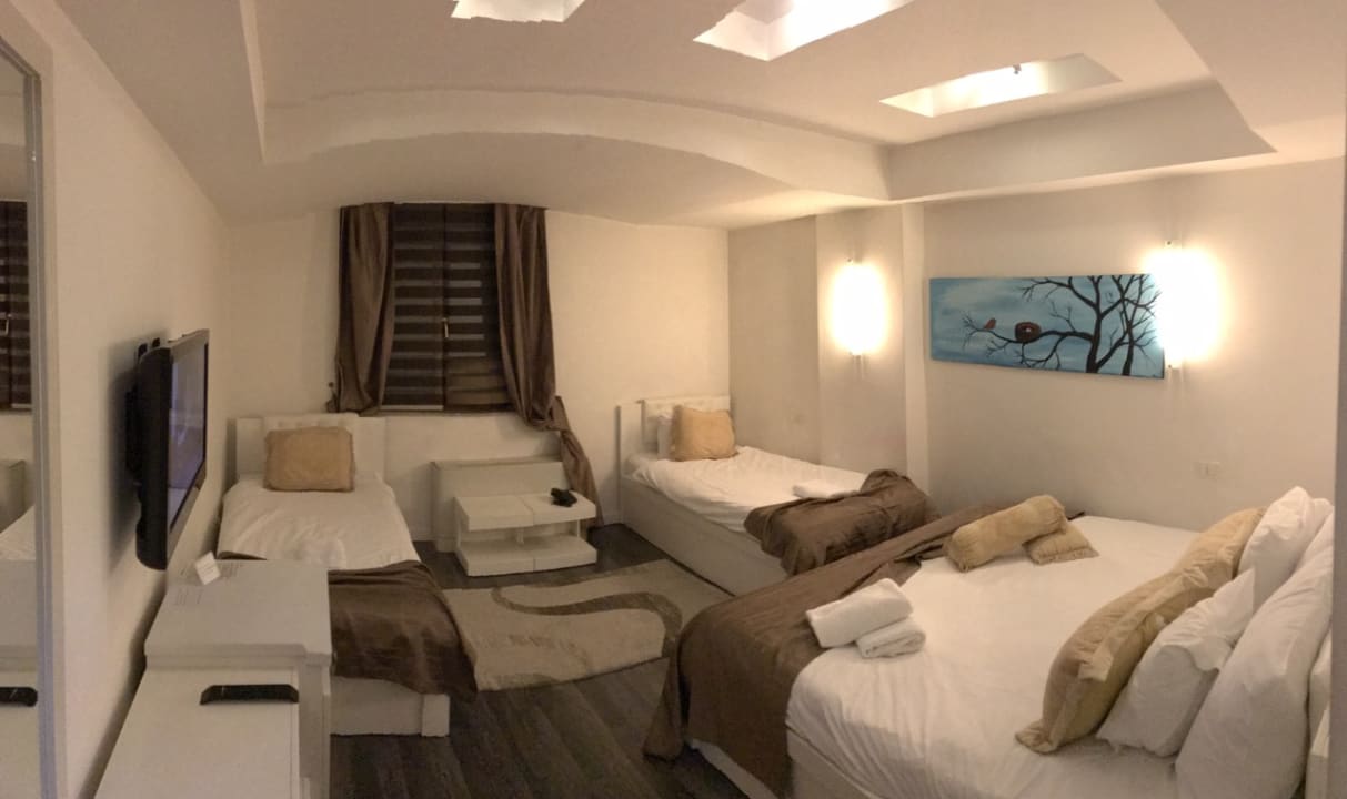 Zimmer Theranda Hotel