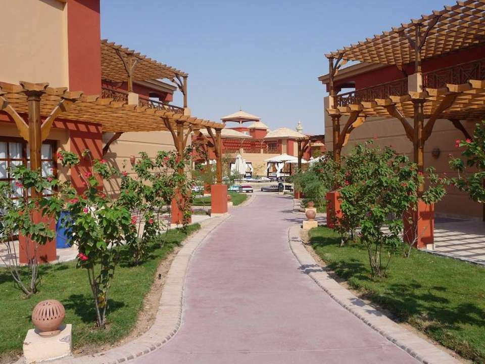 Weg zum schönen 400er Poolbereich Pickalbatros Alf Leila Wa Leila Resort - Neverland Hurghada