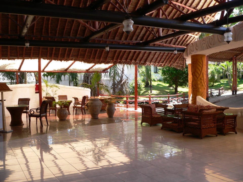 Lobbybereich vor dem Restaurant Hotel Southern Palms Beach Resort