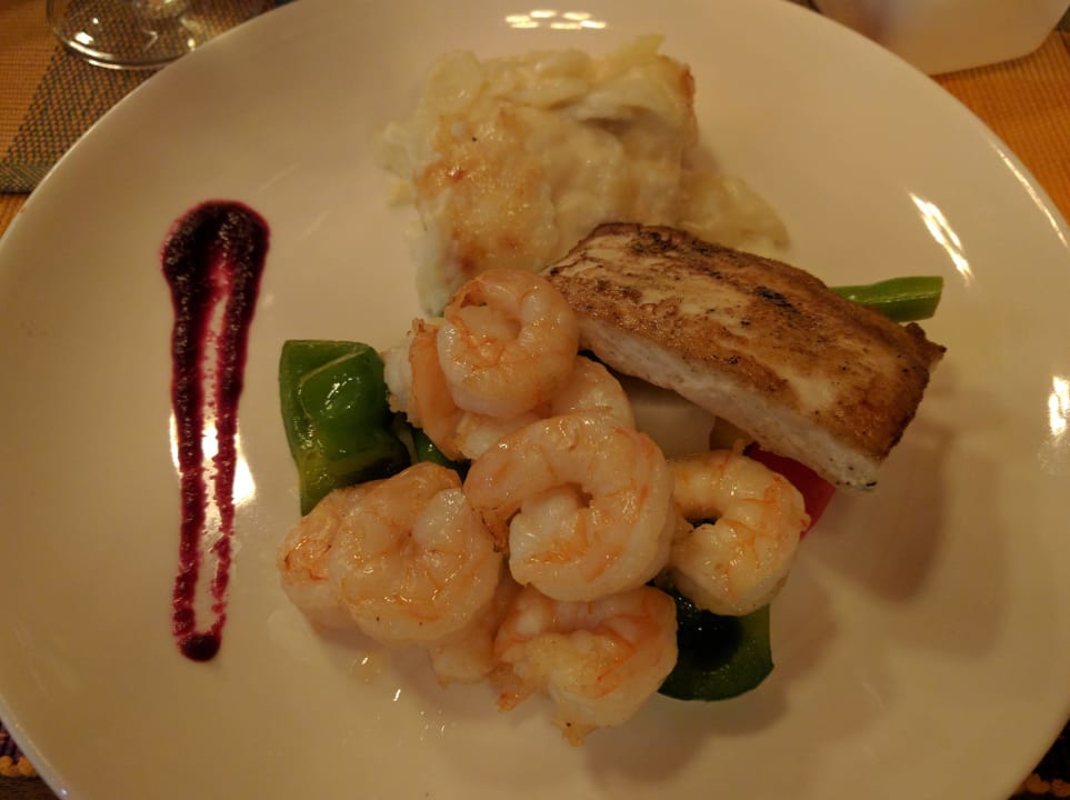 Hauptgang beim Abendessen  Summer Island Maldives