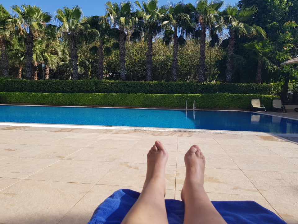 Pool Side Breeze Hotel