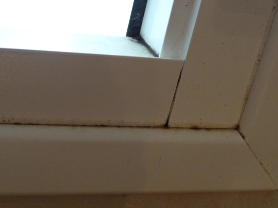 Schimmel im Bad/Duschfenster Casuarina Resort & Spa