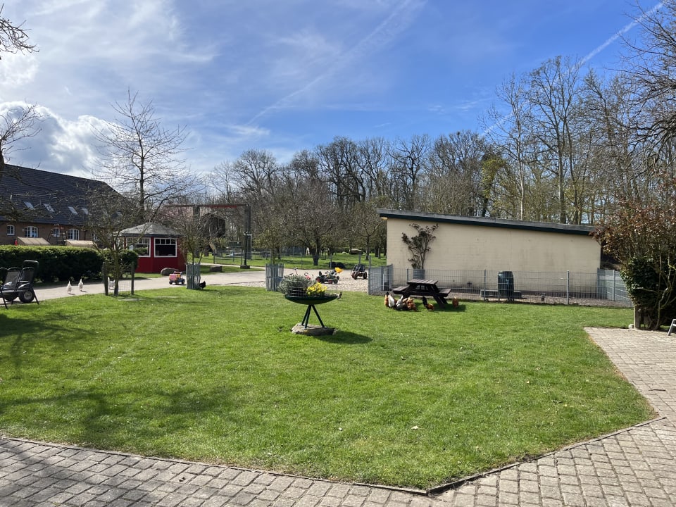 Gartenanlage Ferienbauernhof Liesenberg mit Meerblick