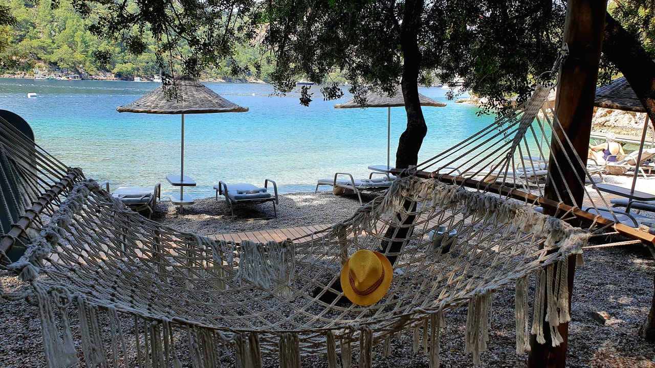 Strand Hillside Beach Club