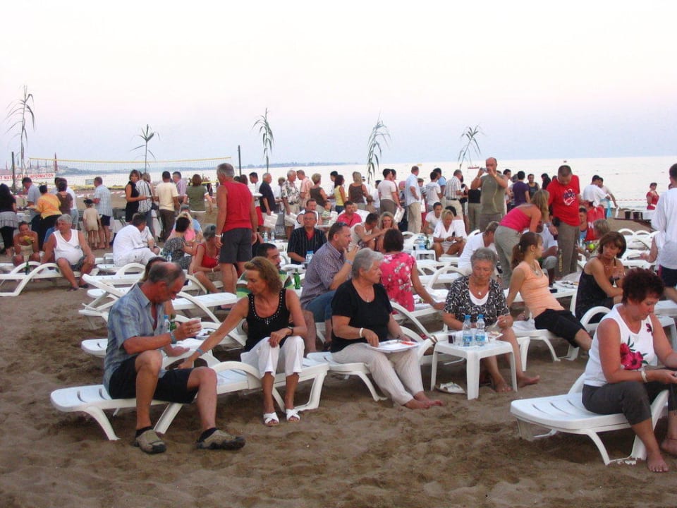 Beachparty Side Breeze Hotel