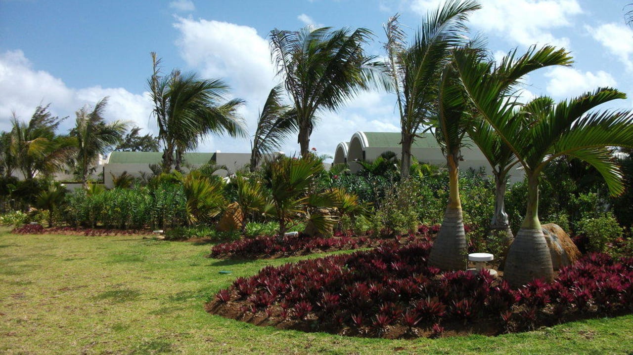 Zugang vom Garten zu den Bungalows SO/ Mauritius Hotel