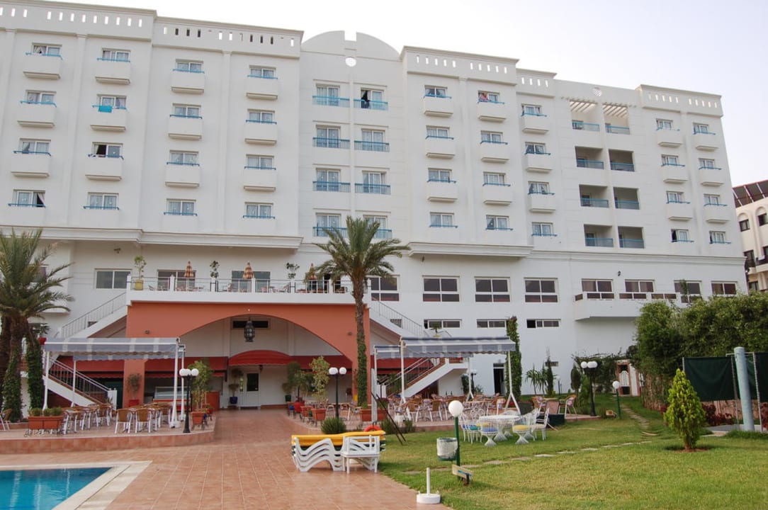 Vom Garten mit etwas Pool Tildi Hotel & Spa