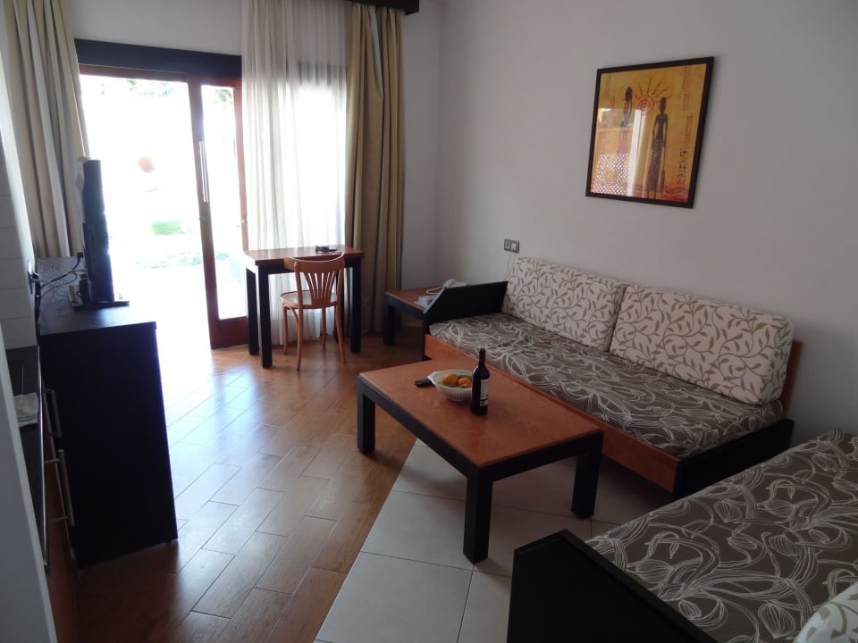 Wohnraum Bungalow 152 HL Miraflor Suites Hotel