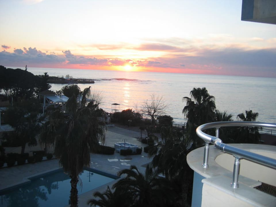 Sonnenuntergang im Januar Lonicera Resort & Spa Hotel