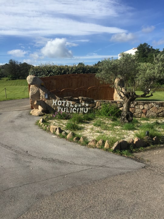 Einfahrt zum Hotel Hotel Pulicinu