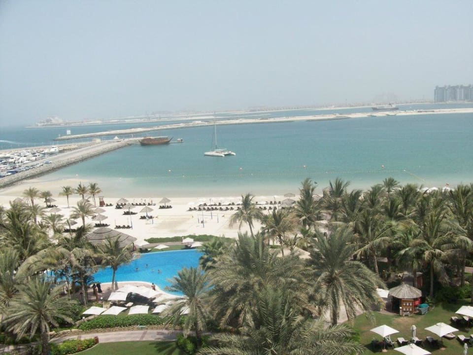 Ausblick vom Balkon Le Meridien Mina Seyahi Beach Resort & Waterpark