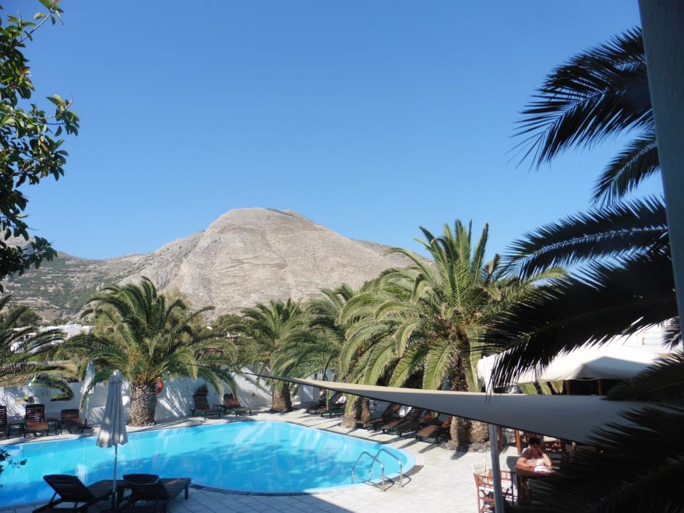 Gemütliche Poolanlage mit Poolbar Hotel Strogili